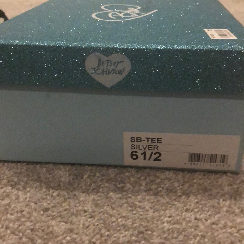 Heels - Picture 3 of 3